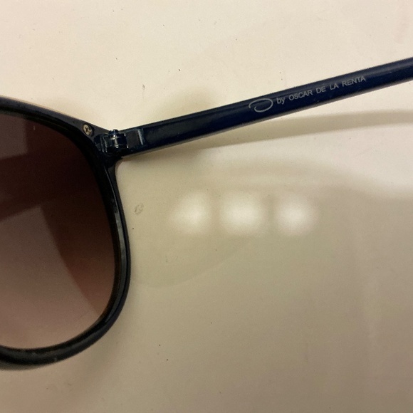 Oscar de la Renta Women\'s Modern Square Sunglasses
